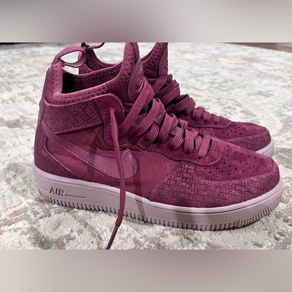 Nike Force is Female Airforce Mid Vintage